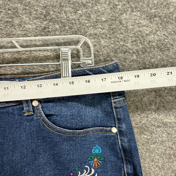 Cato Shorts Women 14 Blue Floral Embroidered Denim Dark Wash Mid Rise Chino - Picture 3 of 8